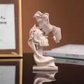 Mini Estátua de Casal Beijando